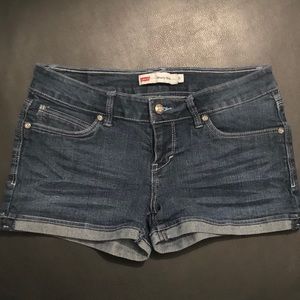 🔥😎Woman’s size 9 Levi shirt shorts😎🔥
